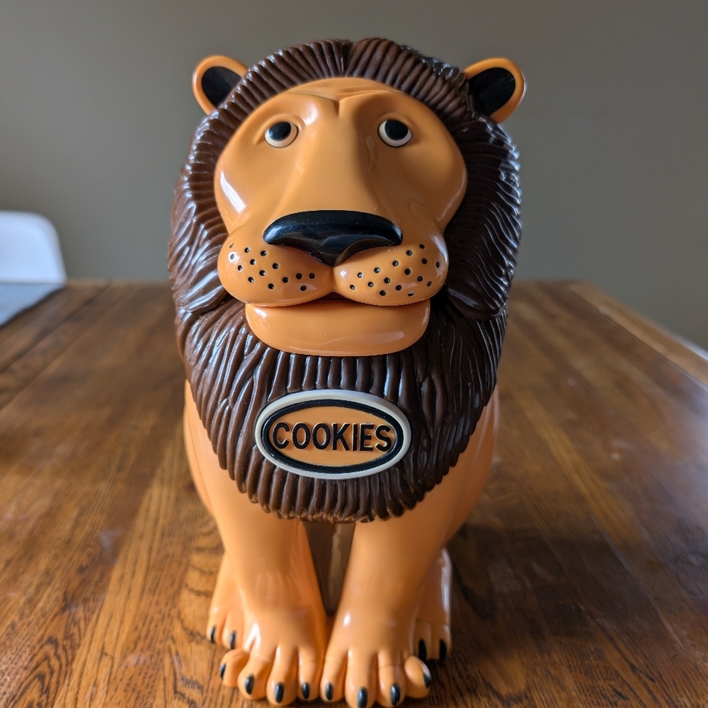 The Original Lion Cookie Jar 1999 - Works!